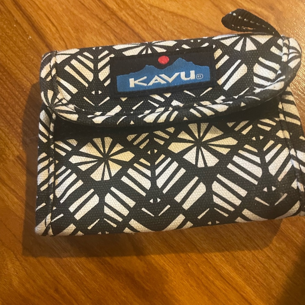 Kavu Black and White Key & Card Holder
